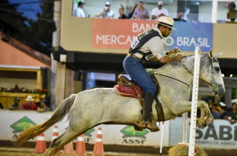 Mesmo atuando há apenas um ano com o cavalo Mangalarga Marchador, o sete-lagoano Gustavo Abreu já acumula vários prêmios importantes na raça