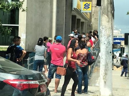 Aglomeração em filas de bancos e lotéricas preocupa em Sete Lagoas