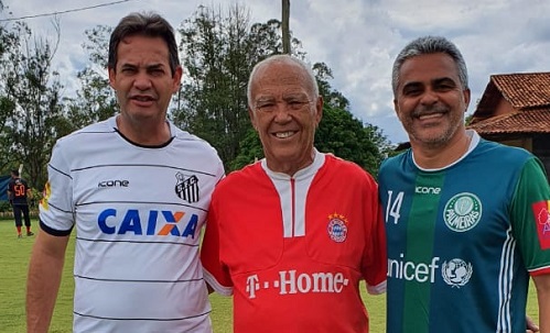  Na foto: Negão, zagueiro do Santos, Zequinha e Eduardo, atacante do Palmeiras