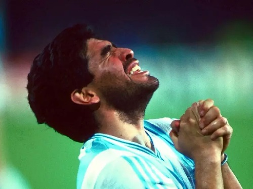 Maradona com a camisa da Argentina, em 18 de junho de 1990. Foto: David Jacobs (Reuters)