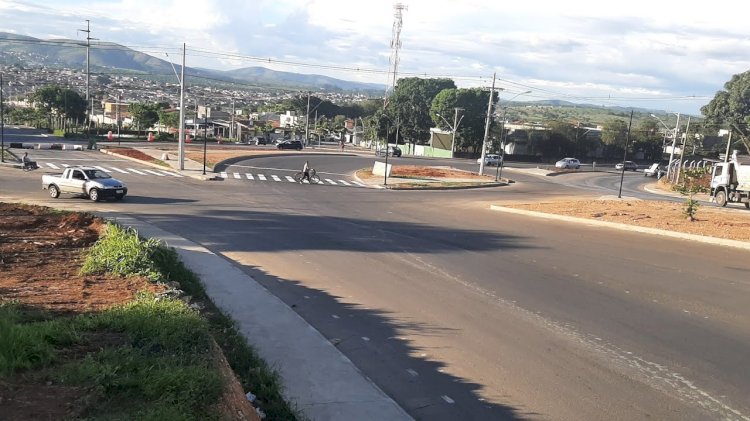 Vista parcial da rotatória ao fim da rua Santa Juliana, mais conhecida como Barbosa Melo.Arquivo: Lauro Fernando (Youtube)