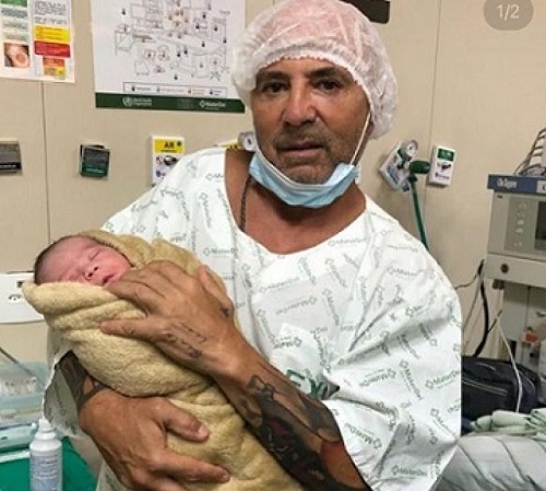 Minas Gerais e Belo Horizonte ficam marcados na vida de Jorge Sampaoli, cujo filho Bento nasceu na capital mineira, dia oito de fevereiro. Foto reproduzida do Instagram