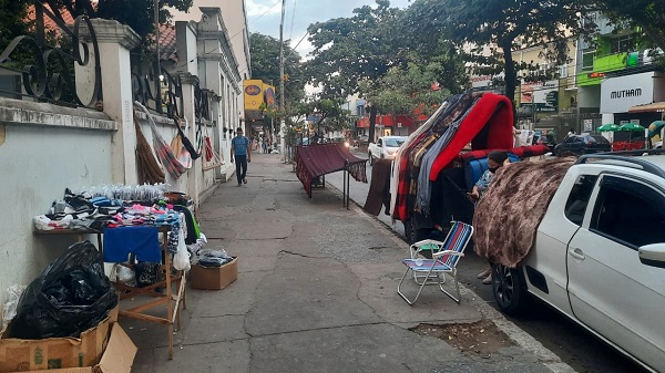 Comércio ambulante na rua Monsenhor Messias, Centro. Foto: Arquivo/Celso Martinelli.