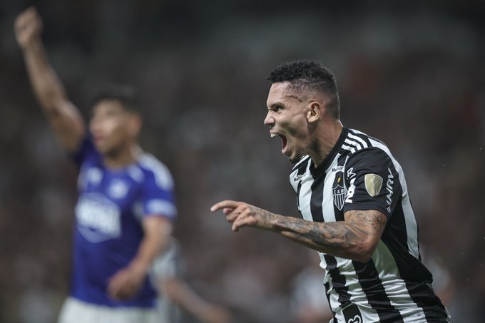 Em fotos do Pedro Souza/CAM, Paulinho, autor de dois belos gols de cabeça esta noite. O Galo fez sete até agora Libertadores e ele marcou quatro.