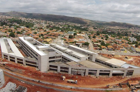  A construção foi paralisada em 14 de maio de 2015. Foto: Agência Minas