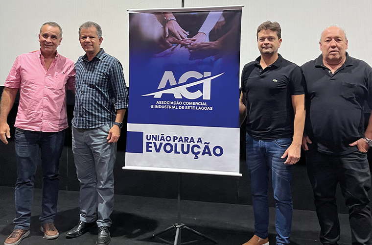 Da esquerda para a direita, Flávio Fonseca, José Roberto da Silva, Eduardo Rocholi e Franco Labate, na reunião da diretoria da ACI/SL, terça-feira.