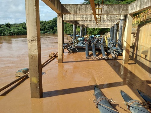 Estrutura onde é feita a captação, em Funilândia, chegou a ficar submersa durante as chuvas mais pesadas.