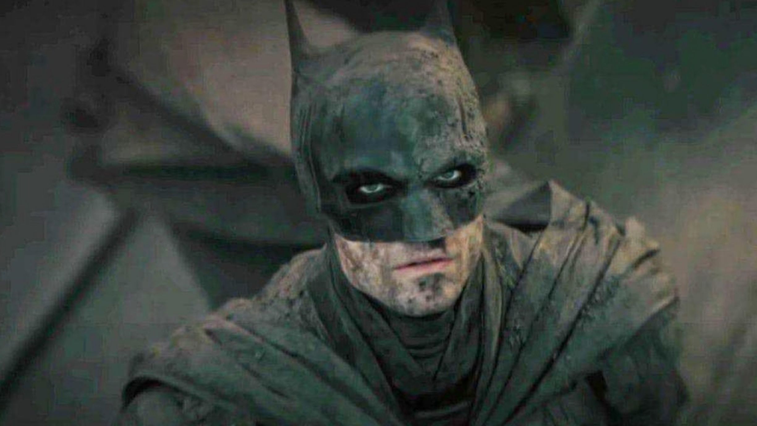 Robert Pattinson caracterizado como Batman para novo filme - Divulgação