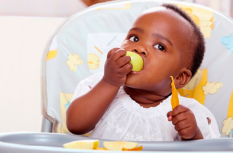 Introdução alimentar: quando e como oferecer novos alimentos ao bebê?